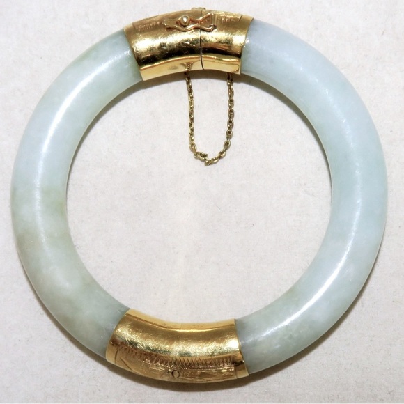 LAST DROP❤️❤️Vintage authentic 1940’s Jade & 14 Karat Gold Hinged Chinese Bangle - Picture 2 of 15